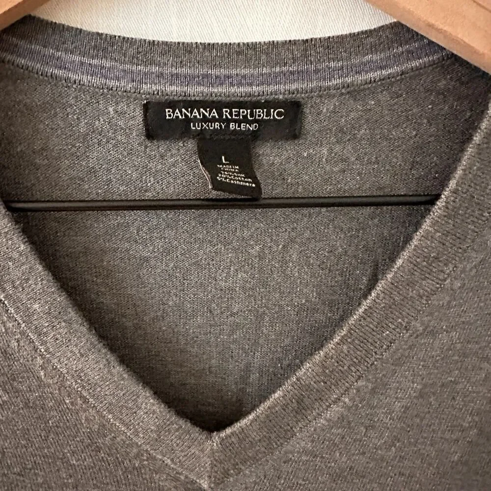 Banana Republic Luxury Blend Silk‎ Cashmere Grey V-Neck Sweater Size L